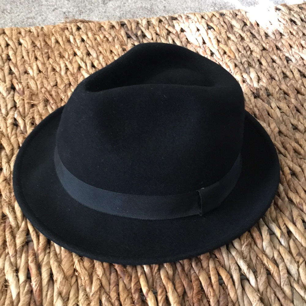 Dorfman Pacific Company (DPC) fedora hat. Black wool. Grosgrain band. Size L